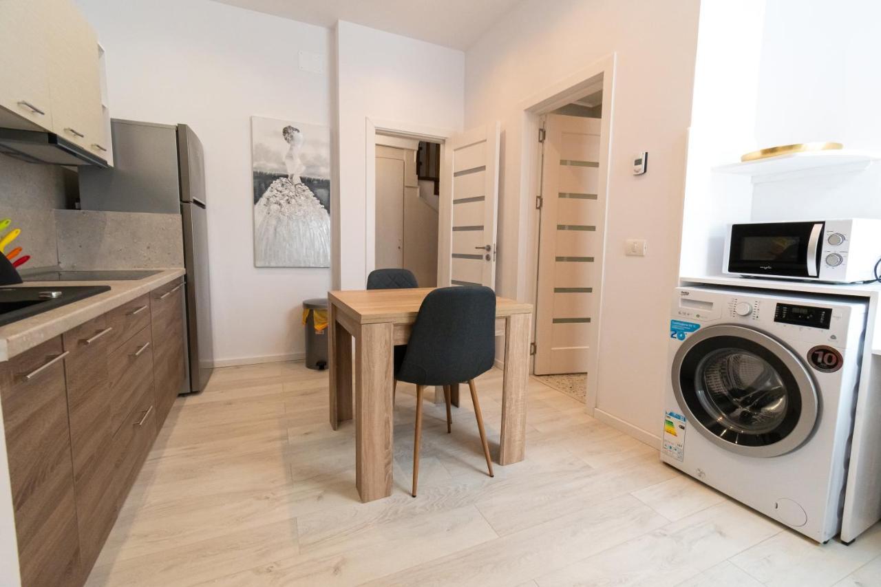 Old Town Studios - Moments Away From The Black Church Braşov Exteriör bild